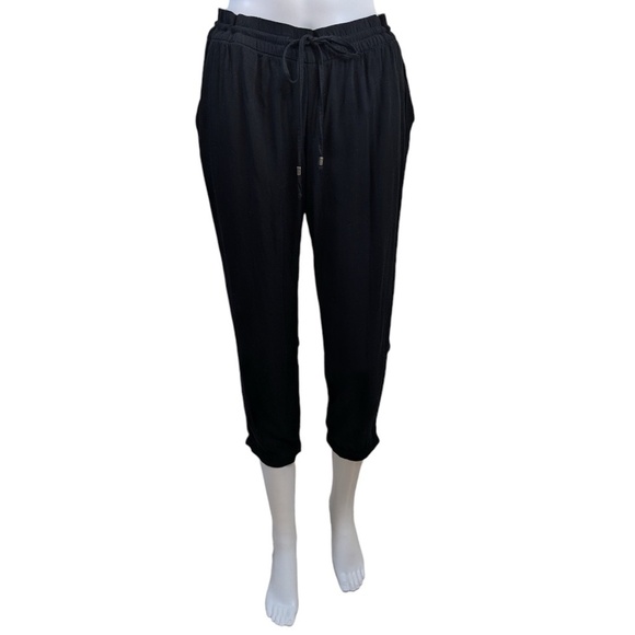 Old Navy Black Tapered Lightweight Cropped Summer Pants Size M - Picture 1 of 4
